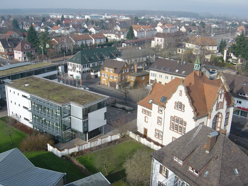 Blick-vom-Kirchenturm-auf-Rathausplatz-2004